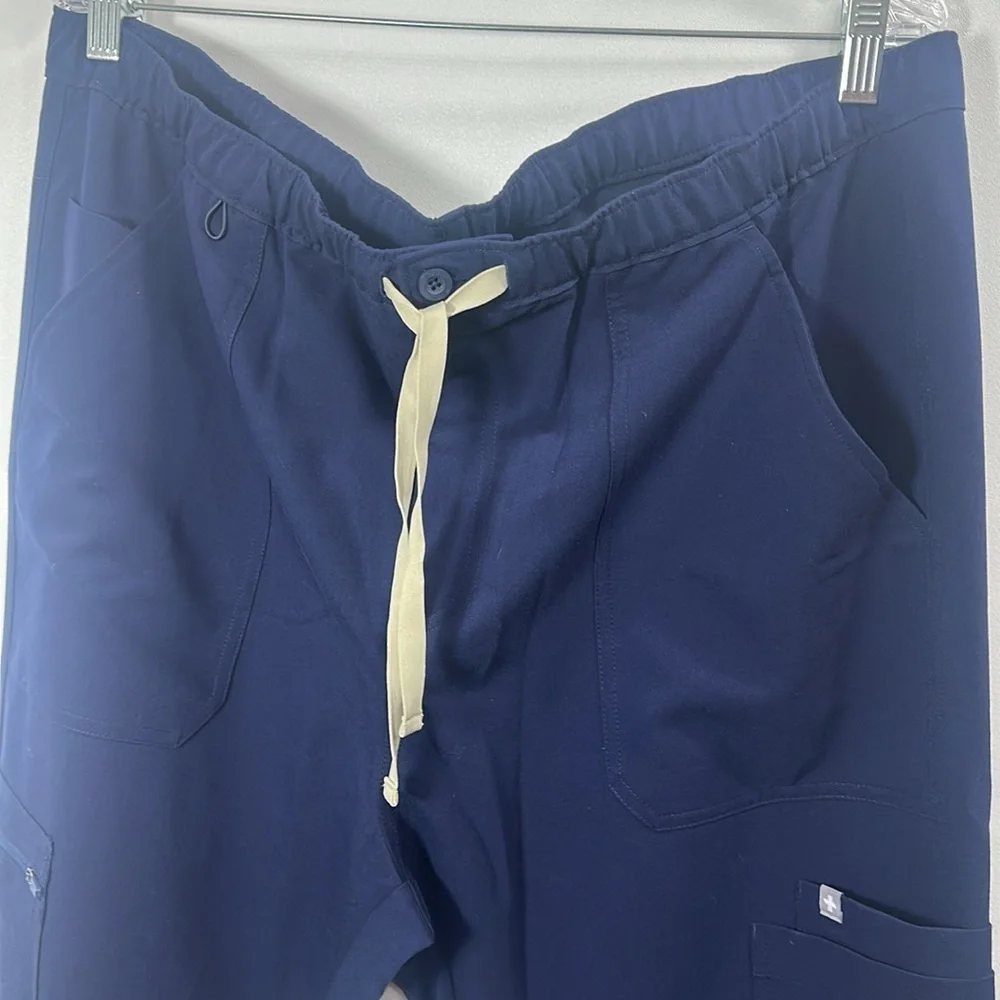 Figs Men’s Cario Cargo navy blue scrub pants size XXL.